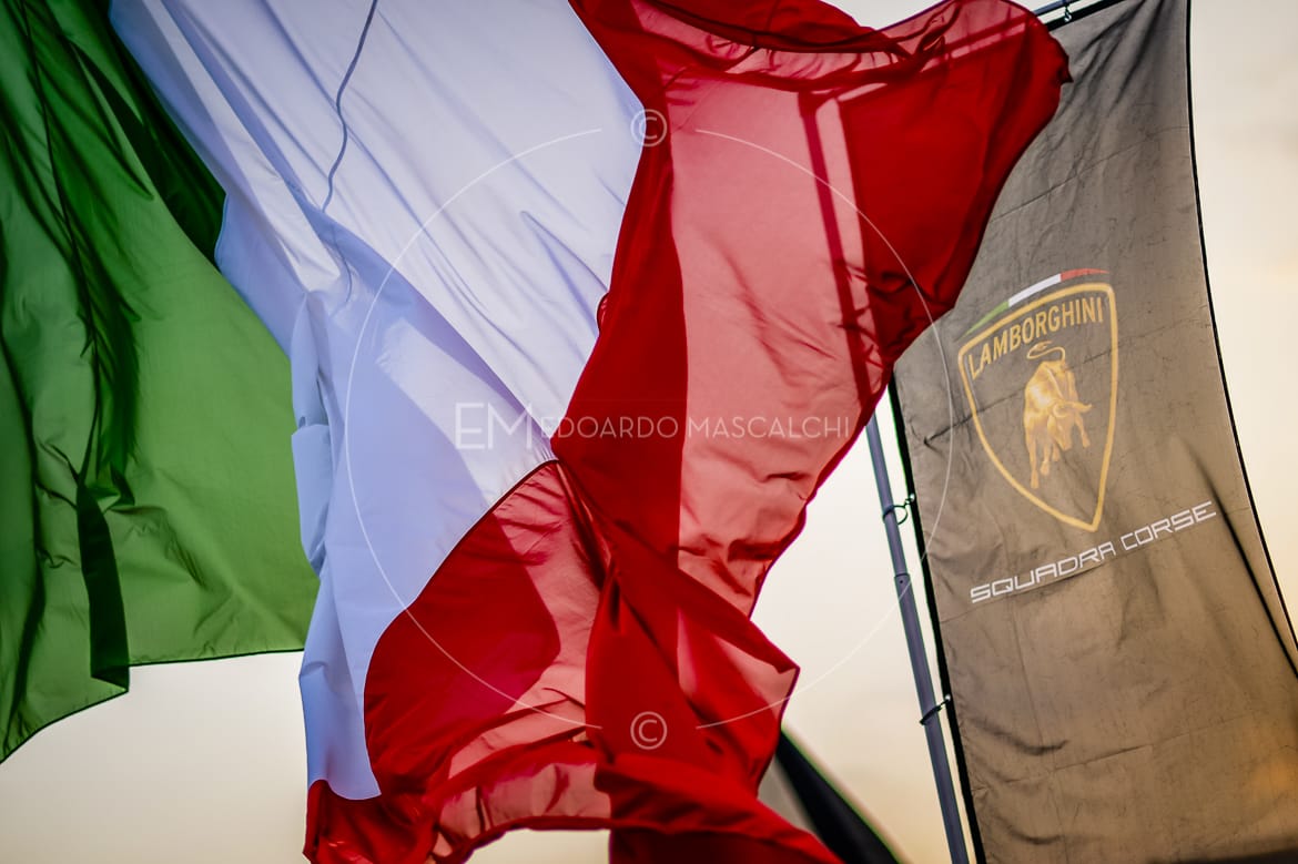 Bandiere Lamborghini e Italia